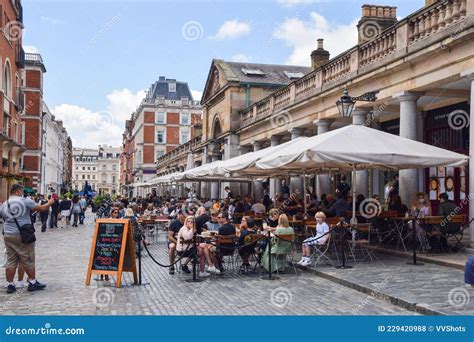 Busy Restaurants And Cafes At Covent Garden Market London Uk