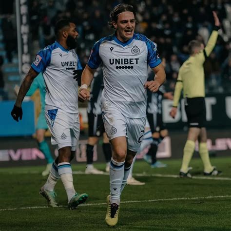 Blauw Zwart Boekt Vlotte 1 4 Zege Op Het Veld Van Charleroi Club Brugge