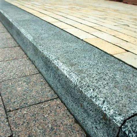 Бордюр или поребрик? Как правильно и в чем разница?