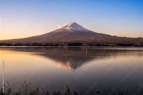 Fuji Japanmountain Landscapefujisan Mountain Reflection On Water With