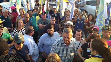 Candidato A Vice Presidente Na Chapa De Bolsonaro Participa De Passeata