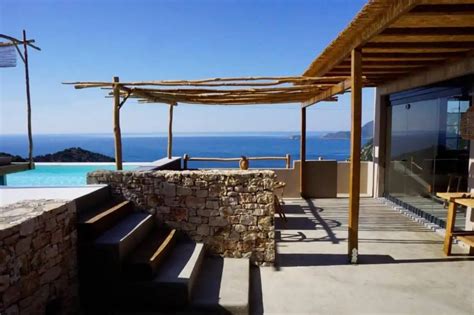 The 16 Best Hotels With Swim Up Rooms In Greece (2024 Guide) | WaytoStay