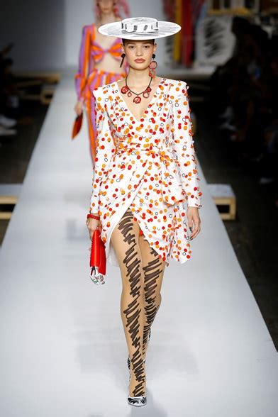 Sfilata Moschino Milano Collezioni Primavera Estate 2019 Vogue