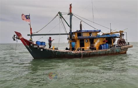 Nelayan Diusahakan Warga Asing Ditahan APMM Kosmo Digital