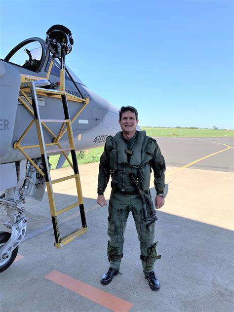 Gripen Pilots Da Embraer Realizam Voo Solo No Brasil Defesa A Rea