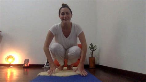 Postura De Rana Equilibra Tu Energía Sexual Y Creativa Yoga Online