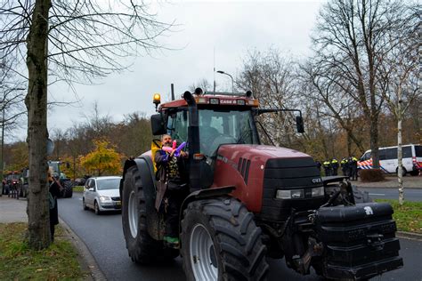 Dutch farmers protest reining in nitrogen oxide emissions Dutch farmers ...