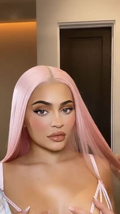 Kylie Jenner Debuted Bubblegum Pink Hair In Quarantine