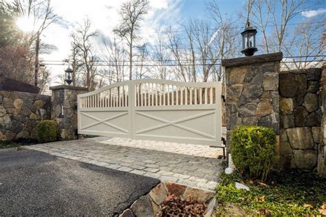 farmhouse driveway entrance ideas - Lizzie Duggan