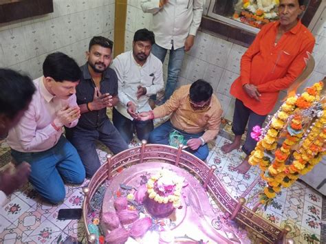 Crowd Gathered In Shiva Temples On The Last Monday Of Sawan सावन के अंतिम सोमवार शिव मंदिरों