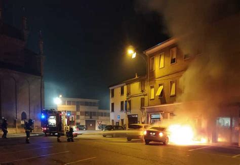 Bondeno Torna La Paura Incendi Unauto Va A Fuoco Di Notte In Pieno