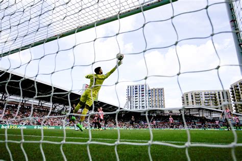 Brentford Mercato deux cadors anglais à la lutte pour David Raya