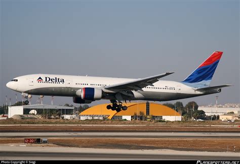 N Da Delta Air Lines Boeing Er Photo By Siegi Id