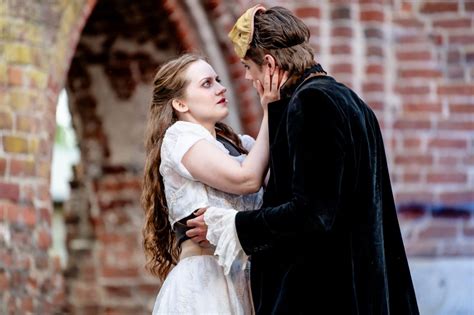 Rezension William Shakespeares Romeo Und Julia Am Theater