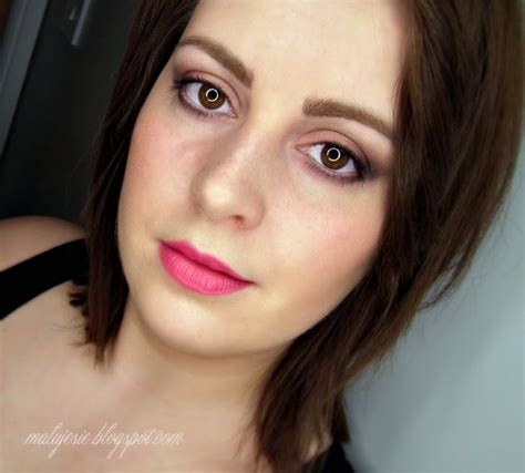 malujesie blogspot DZIENNY MAKIJAŻ Z AKCENTEM NA USTA Nyx Nude on Nude konturówka do ust