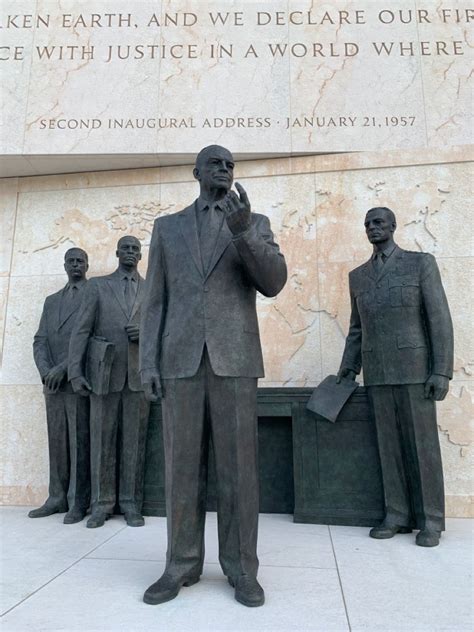 Pin af Dennis Brescoll på U.S. Presidents Portraits & Statues Photographed