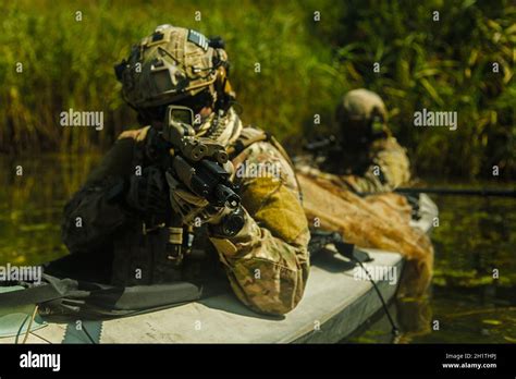 Spec Ops In Military Kayak Fotografías E Imágenes De Alta Resolución Alamy