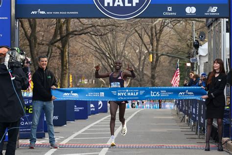 Gr Vdal And Kipchumba Shine Bright At United Airlines Nyc Half Runner