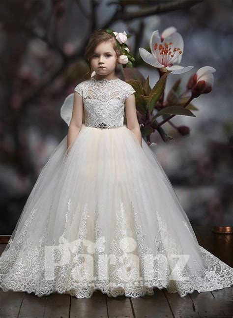 Elegant Princess Dress With Long Tulle Skirt And Royal Flower Appliquéd Bodice