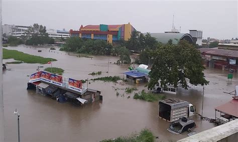 Flood Enters Shopping Mall In Naga City Amid Onslaught Of Typhoon