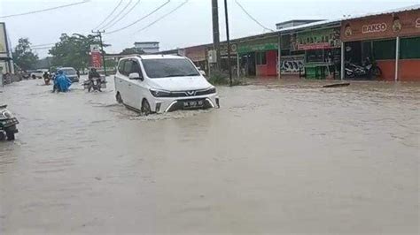 Banjir Melanda Dua Kecamatan Di Bangka Barat Pasar Terendam Air Hingga