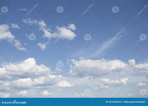 Fondo Del Cielo Con Hermosas Nubes Paisaje Con Nubes Imagen De Archivo