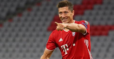 Robert Lewandowski Zawodnikiem UEFA Polski Napastnik Lepszy Od