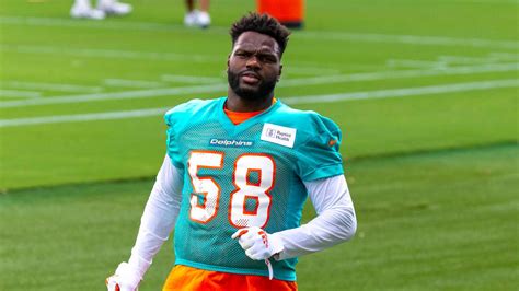 Dolphins Linebacker Shaq Barrett Decides To Come Out Of Retirement