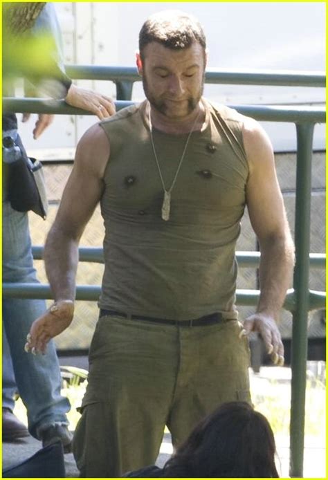 Liev Schreiber Sabretooth S Claws Revealed Photo Pictures