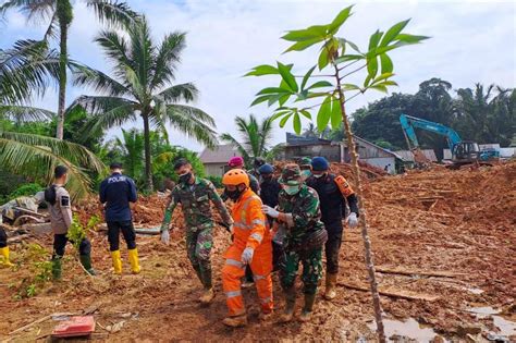 Número de mortos em deslizamento de terra na Indonésia sobe para 30 O