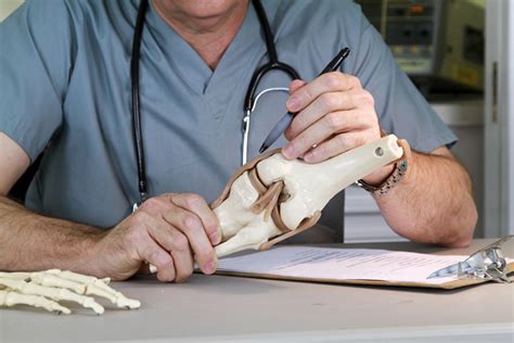 These Symptoms mean it’s Time to see an Orthopedic Doctor - Houston Physicians Hospital