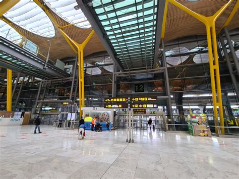 The airport of Madrid Barajas, one of the 10 best in the world.