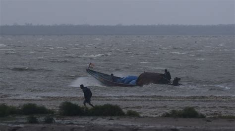 Cyclone Danas Landfall To Happen Tonight In Odisha India Today