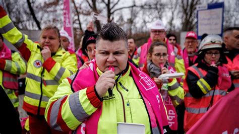 Tarifstreit Gewerkschaften Pochen Auf Arbeitgeber Angebot