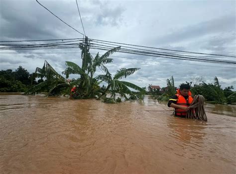 Bộ Công an huy động hàng chục nghìn CBCS để giúp dân trong bão lũ