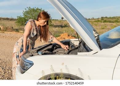 Carro Apertura Perfil M S De Fotos De Stock Con Licencia Libres De