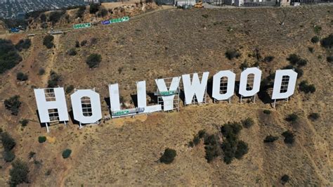 Hollywood les scénaristes se mettent en grève faute daccord