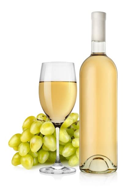 Garrafa De Vinho Branco E Uvas Isoladas Em Um Fundo Branco Foto Premium