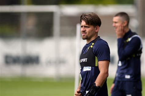 Bekijk Nieuwe Gezichten Op Training Stvv Voetbalbelgie Be