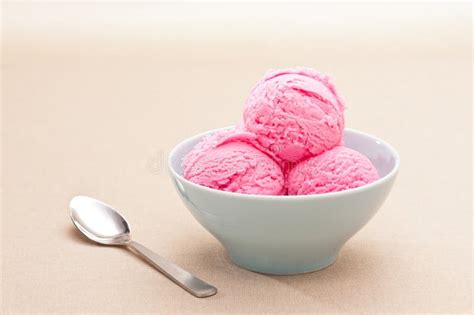 Strawberry Ice Cream Cup Stock Photo Image Of Bowl Scoop 40634058