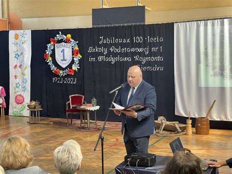 100 lecie Szkoły Podstawowej nr 1 w Sieradzu Uroczysta gala i