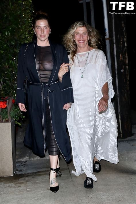 Kesha Flashes Her Nude Boobs As She Exits A Late Dinner At Giorgio Baldi Photos