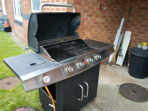 TOP OF THE RANGE BBQ, WITH GAS AND REG COMPLETE, FANTASTIC BBQ. | in ...