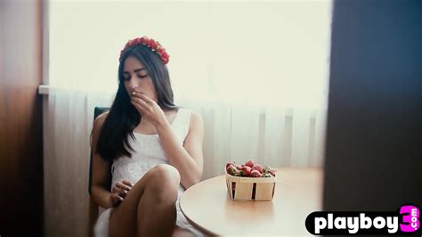 Hot Russian Babe Showing Off Hot Body During Sexy Outdoor Posing