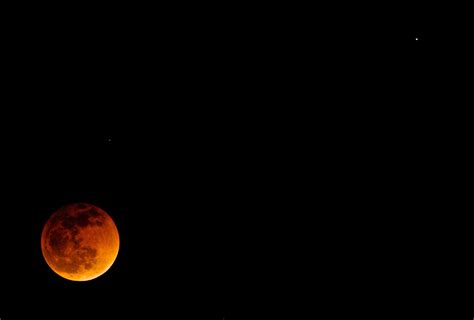 The total lunar eclipse from Mountain View, Hawaii | Hawaii 24/7