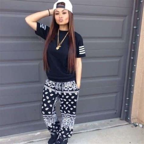 15 Best Bandana Outfits Combinations for Perfect Bandana Look