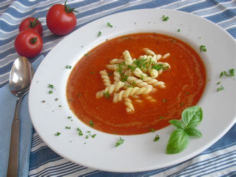 Tomatensuppe Mit Nudeln Und Basilikum Von Ambarenya Chefkoch