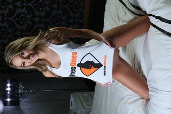 Athena Faris Looks Super Hot In A FreeOnes Tanktop 17 Photos