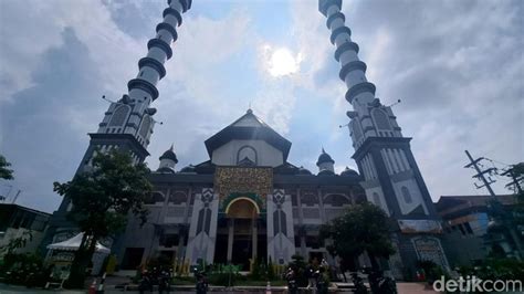 Sepenggal Sejarah Masjid Agung Lamongan Yang Punya 4 Soko Guru