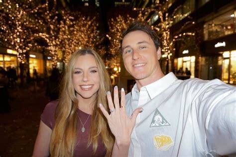 Olympic Champion Swimmer Cameron Mcevoy Proposes To Girlfriend Madeline